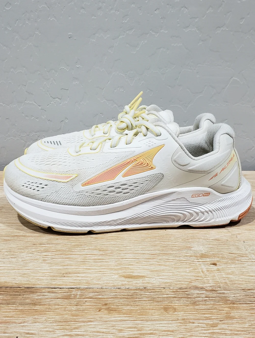 ALTRA Women's Paradigm 6 Running Shoes (10) White/Coral